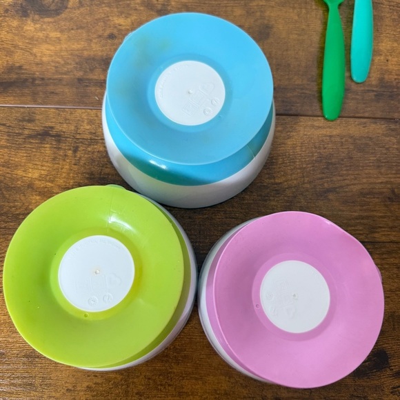 Munchkin Stay Put Suction Bowl Baby Toddler Lot Of 3 Size Bowls & 2 Color Spoon - Picture 4 of 11